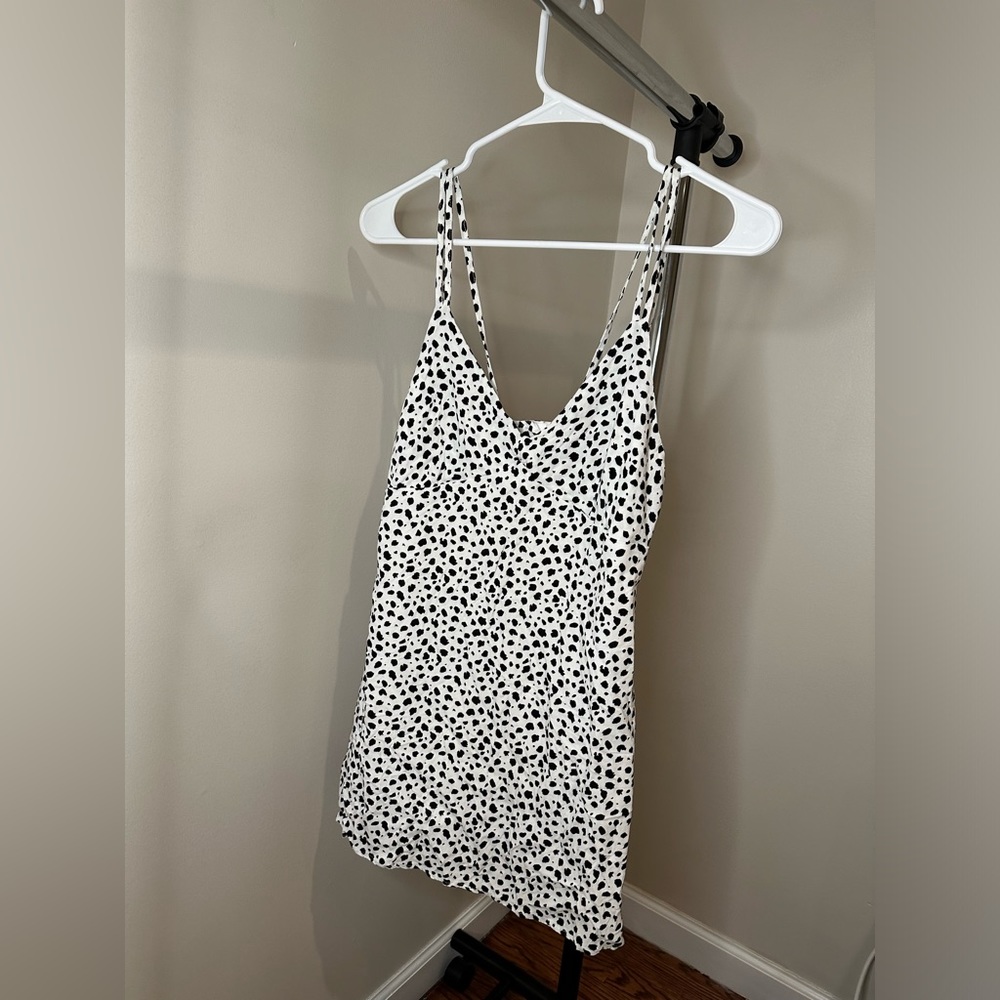 Kendall and Kylie fun print dress black and white